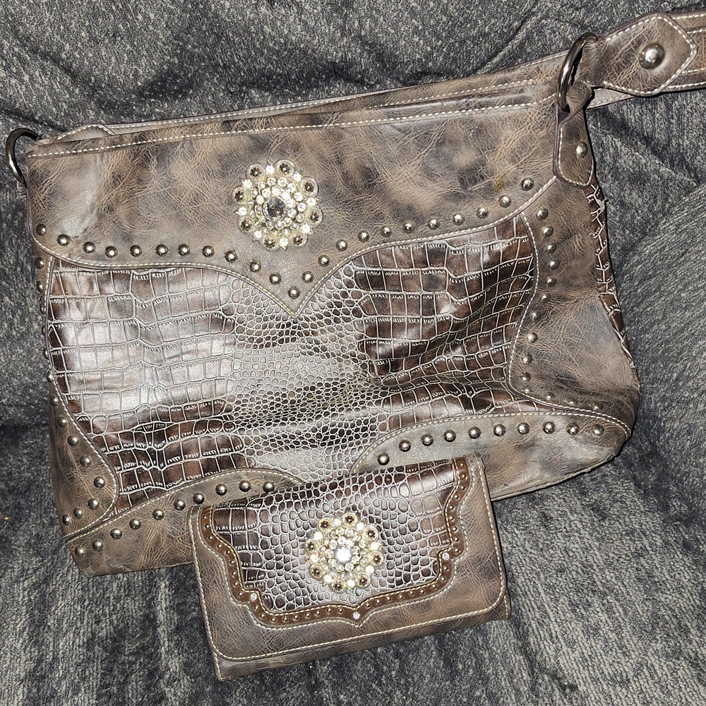 Glamorous Pewter Clutch with Snakeskin Texture and Silver Embellishments